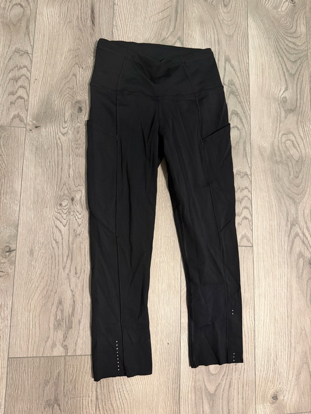 Lululemon black cropped leggings!